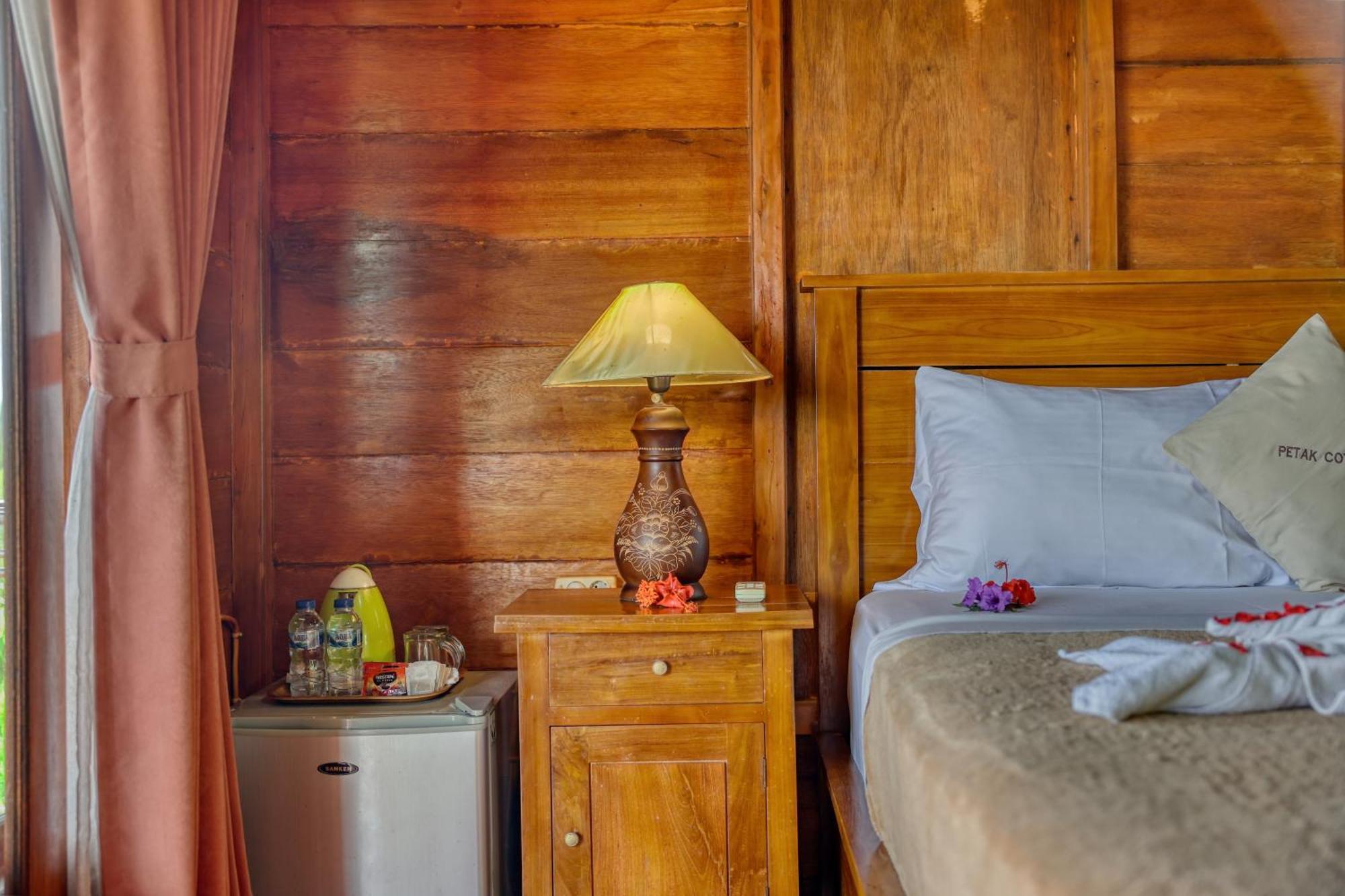 Petak Cottage Ped Bagian luar foto